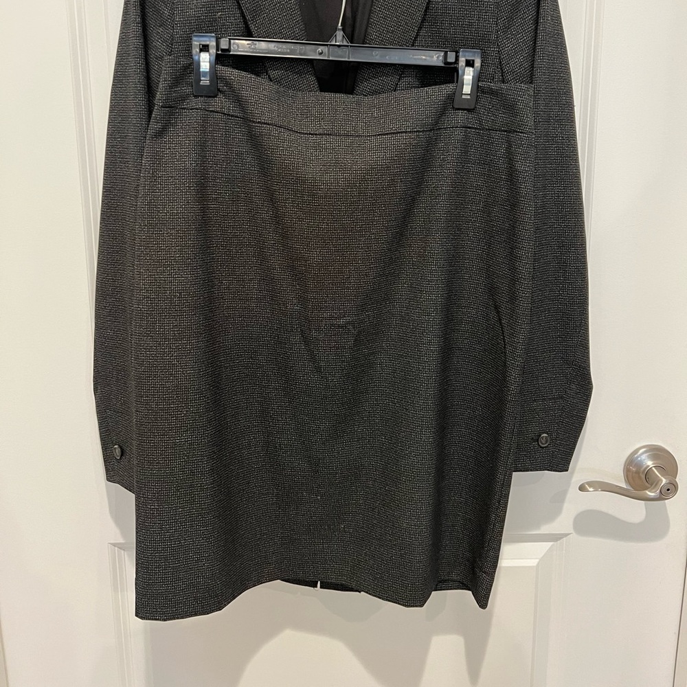 Black and grey tweed skirt.